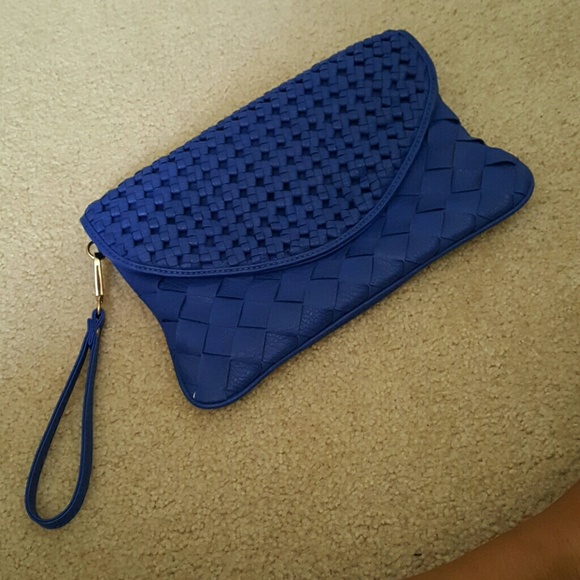 Wristlet style bag