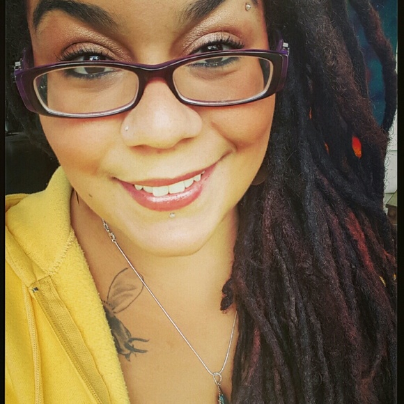 Meet your Posher, Shaina - Picture 2 of 2