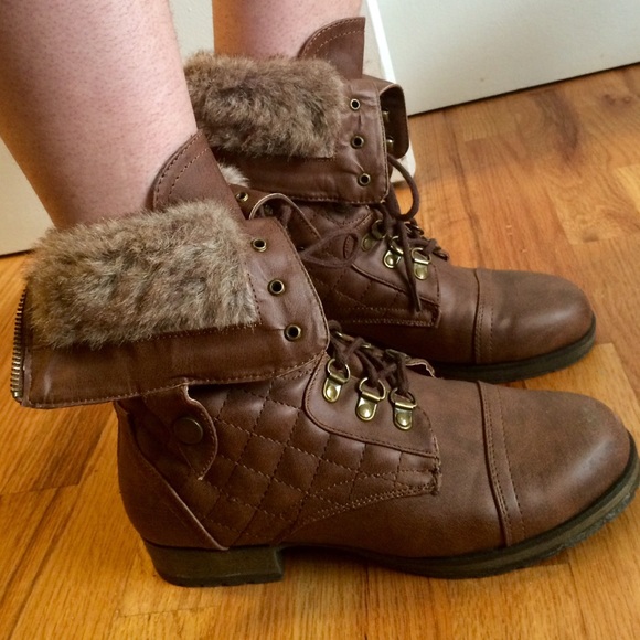 Fur trimmed brown boots - Picture 1 of 4