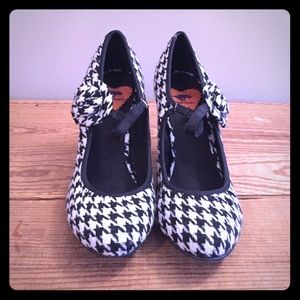 Houndstooth heels
