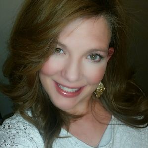 Meet your Posher, Carrie