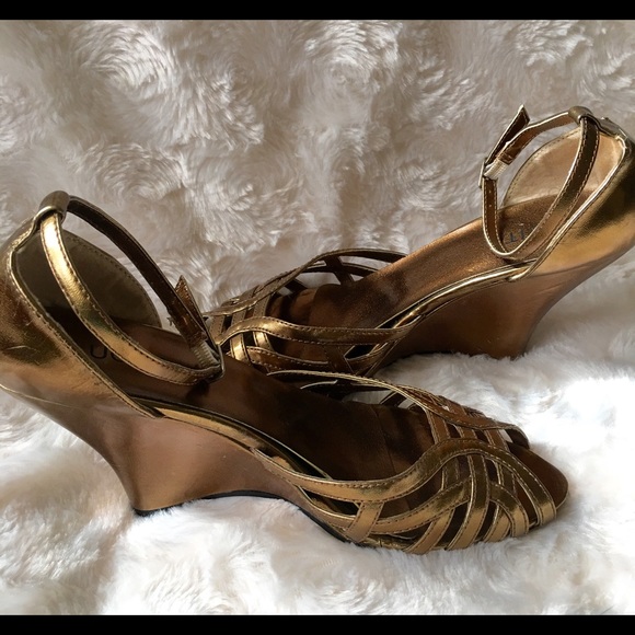 lucita shoes wholesale