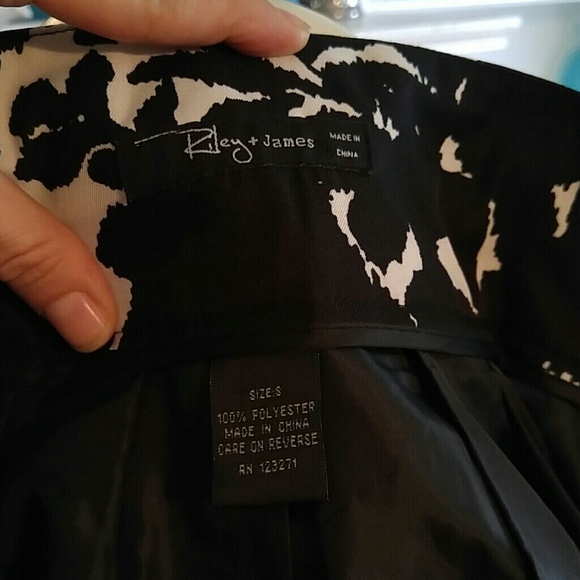 Black and white skirt - Picture 4 of 4