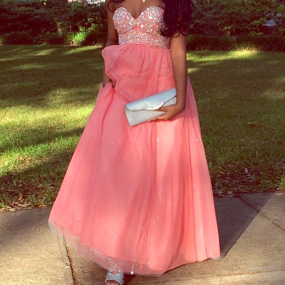 2016 Prom/Formal Dress - Picture 1 of 4