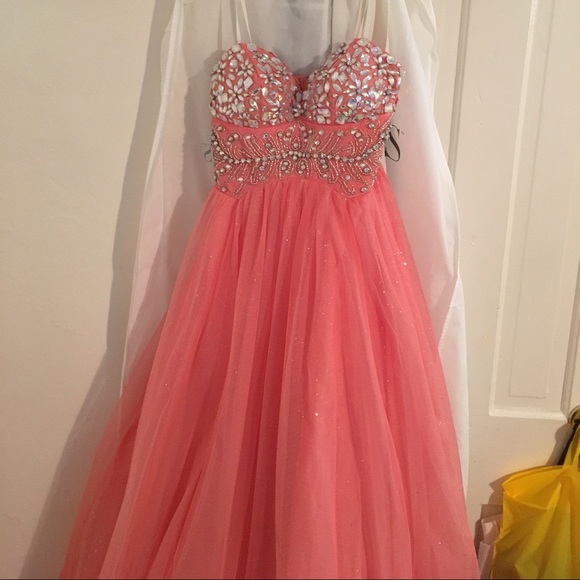 2016 Prom/Formal Dress - Picture 2 of 4