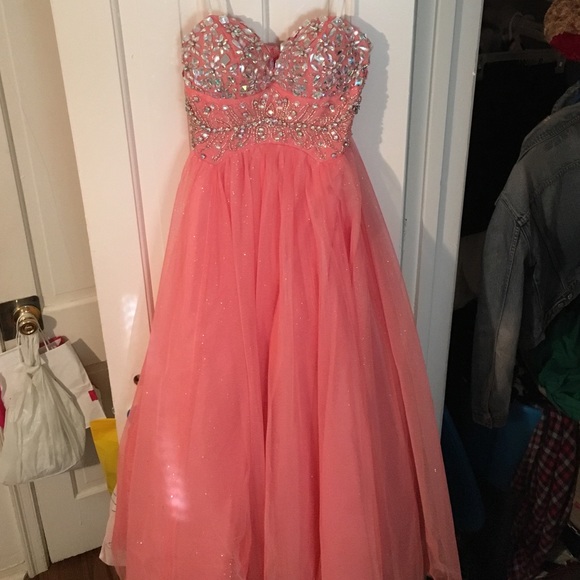 2016 Prom/Formal Dress - Picture 4 of 4