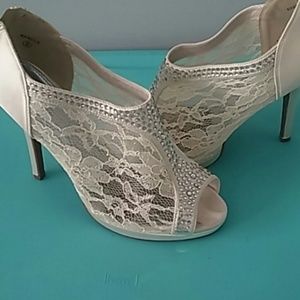 HH Lace bootie Ivory