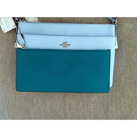 ✨Last Chance✨Coach Swingpack w Pop up Pouch - Picture 2 of 4