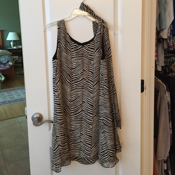 Jones New York vintage animal print 100% silk 10P