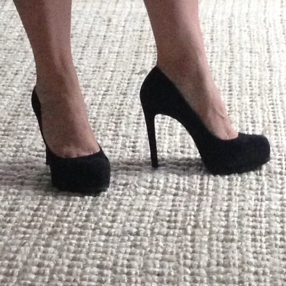 Pour la victoire black suede irina platform pump