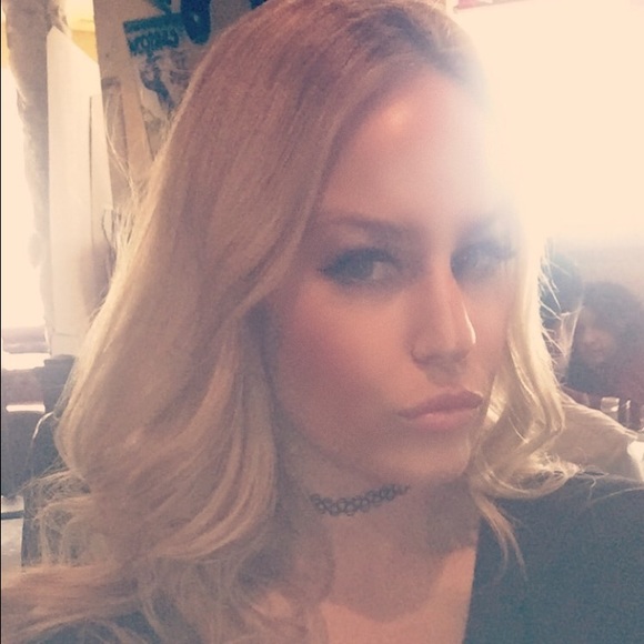 Meet your Posher, Karin - Picture 2 of 2