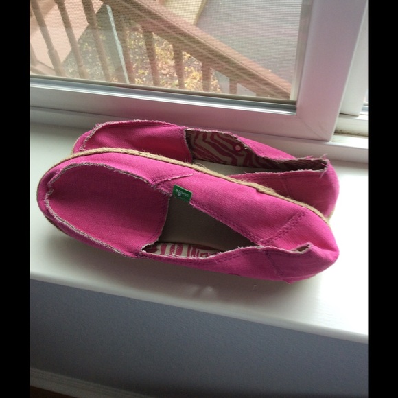 New Hot Pink Sanuk Size 9