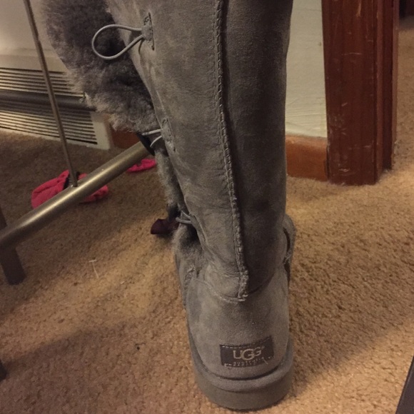 Gray UGGS - Picture 2 of 4