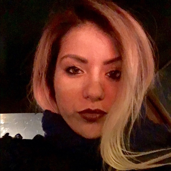 👑 meet your posher! - Picture 2 of 3