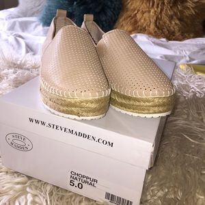 Size 5.0 NEVER WORN Steve Madden shoes