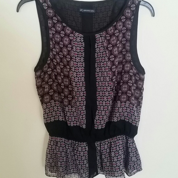 Sleeveless shirt.