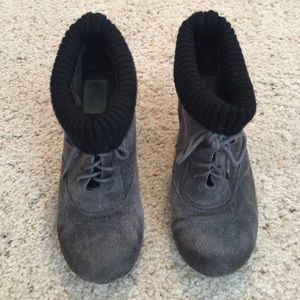 Dr. Scholl's grey suede booties