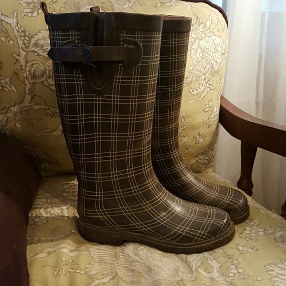 Brown and white plaid rain boots!!