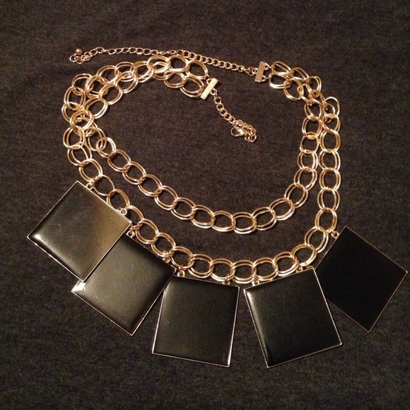 Blk/goldtone costume necklace