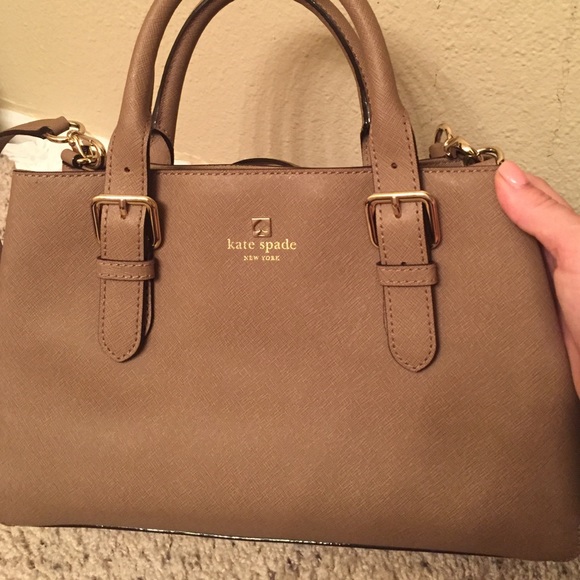 Price is firm Perfect condition Kate spade purse!