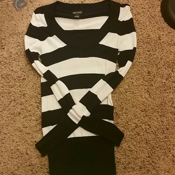 Long-sleeved  sweater