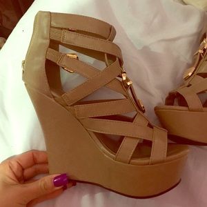 Nude wedges