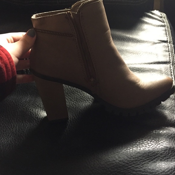 Paige bootys - Picture 3 of 4