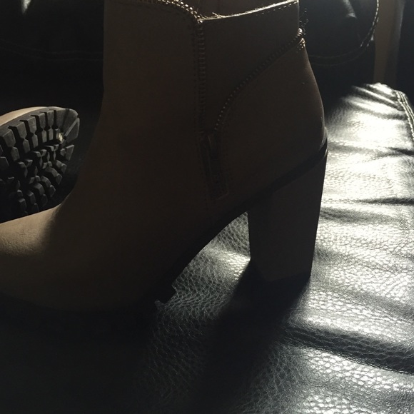 Paige bootys - Picture 4 of 4