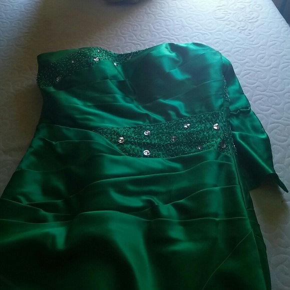 Formal dreas - Picture 2 of 3