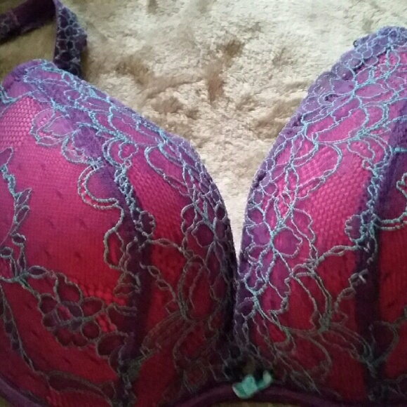 Boost plunge bra with beautiful lace.