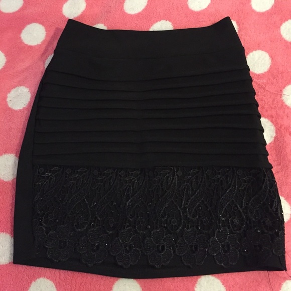 Black Short-Skirt