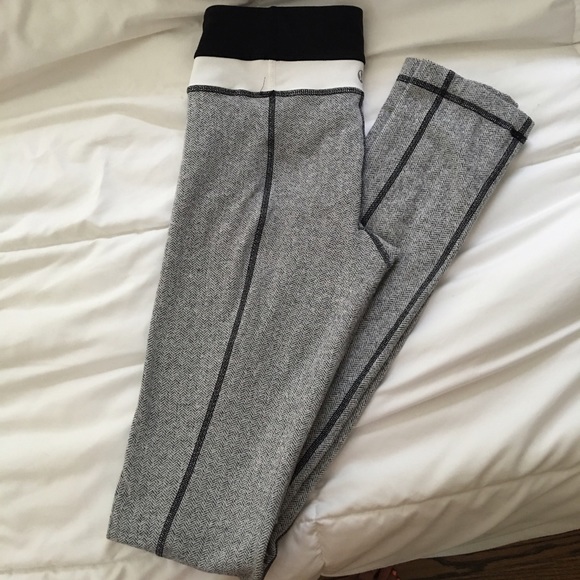 lululemon athletica Pants - Size 4 lulu lemon leggings