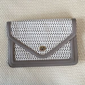 Patterned Clutch