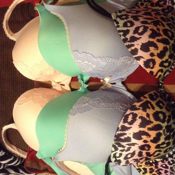 Lot of 4 bras from Victoria's Secret