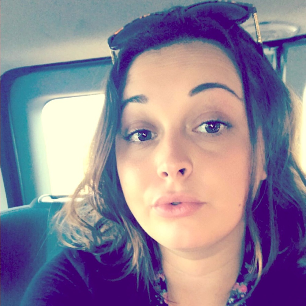 Meet your Posher, Caitlin