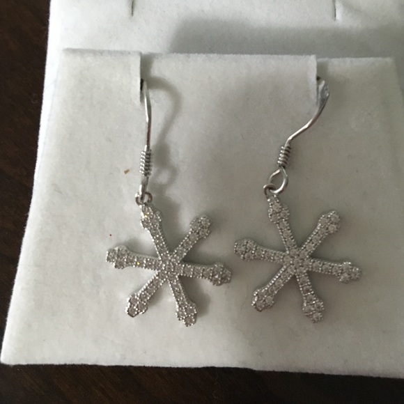Snowflake earrings - Picture 2 of 2