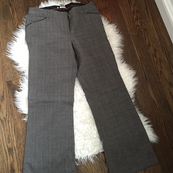 Grey petite pants with leather trim detail