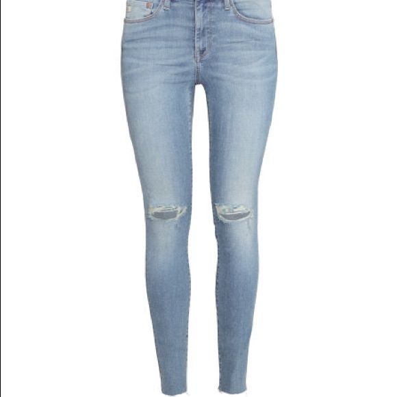 Shaping Jeans- Ripped Light Wash