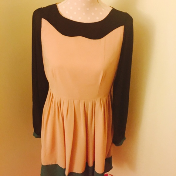 Beautiful Dress.  Perfect for Winter or Fall♥️♥️♥️