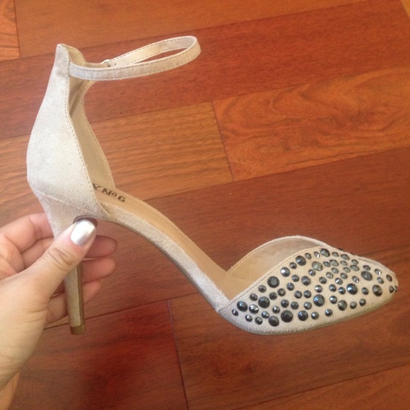 Studded💋 - Picture 2 of 4