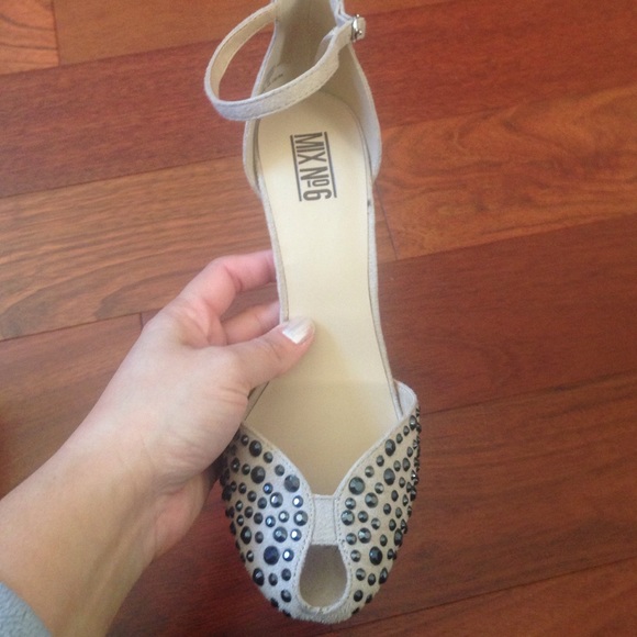 Studded💋 - Picture 3 of 4