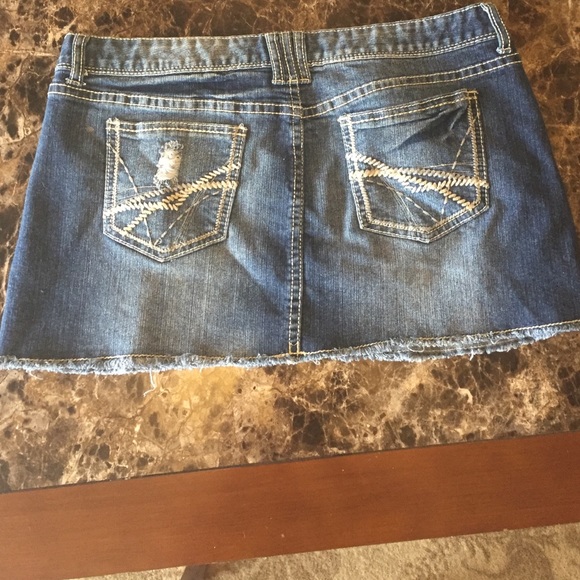 Distressed denim mini - Picture 2 of 3