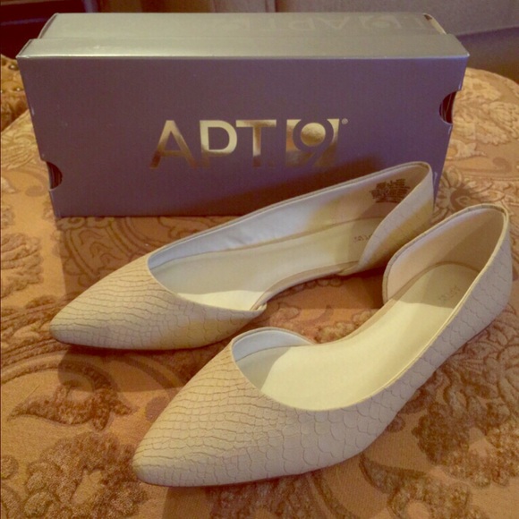 Brand new Apt 9 flats size 8
