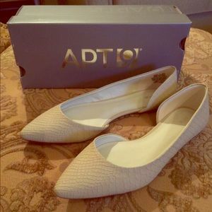 Brand new Apt 9 flats size 8