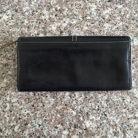 SOLD--Fossil Flap Clutch Wallet - Picture 4 of 4