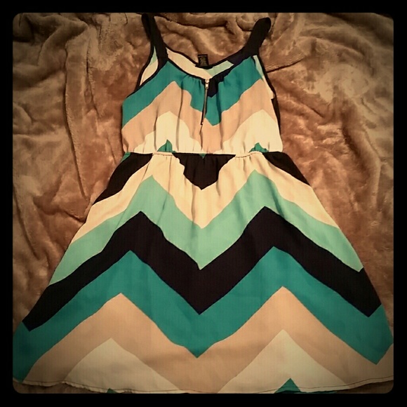 Fun mid chevron dress