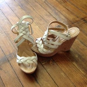 Born strappy white wedges size 6 hardly worn