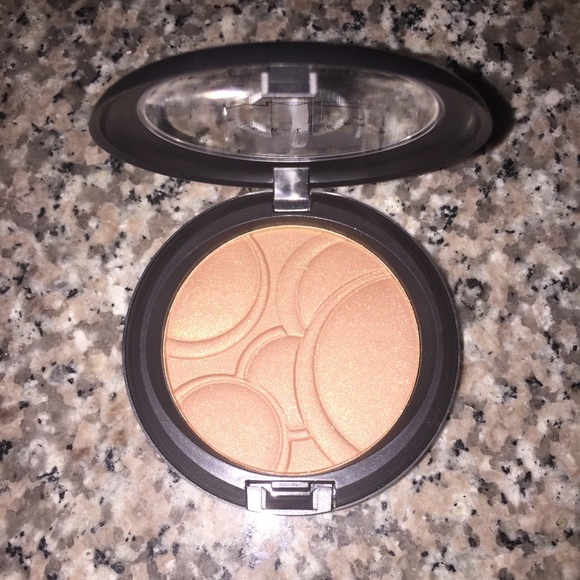 MAC Cosmetics Limited Edition High Light Powder