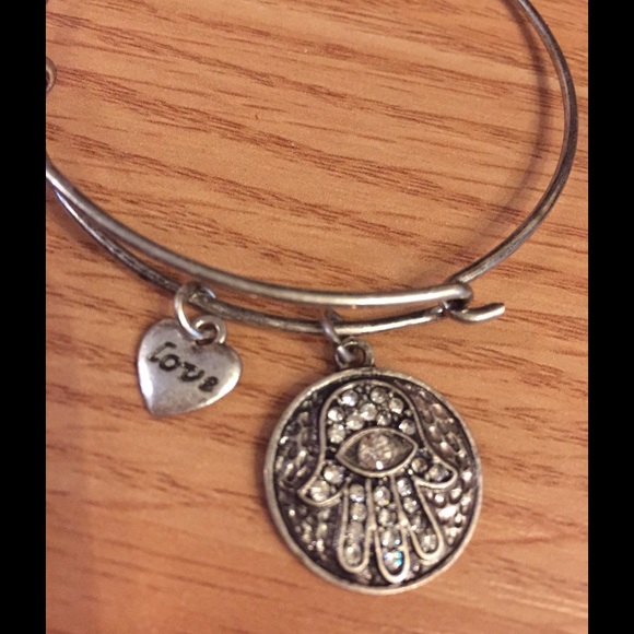 Hamsa Silver handprint bracelet - Picture 2 of 3