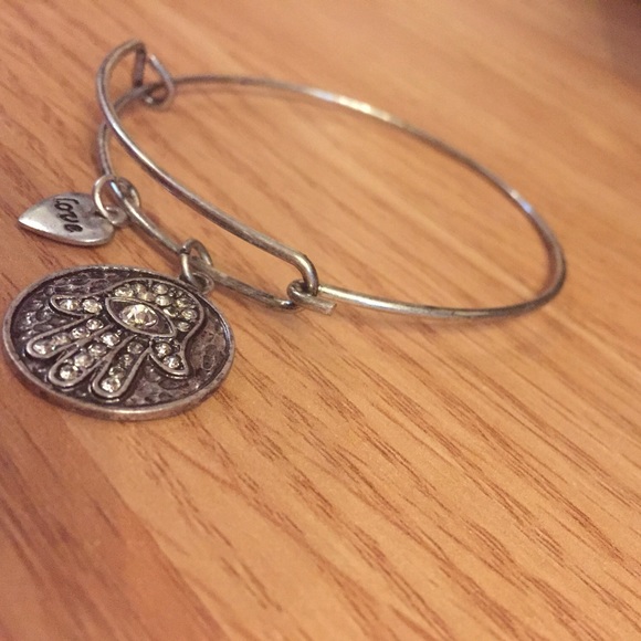 Hamsa Silver handprint bracelet - Picture 3 of 3